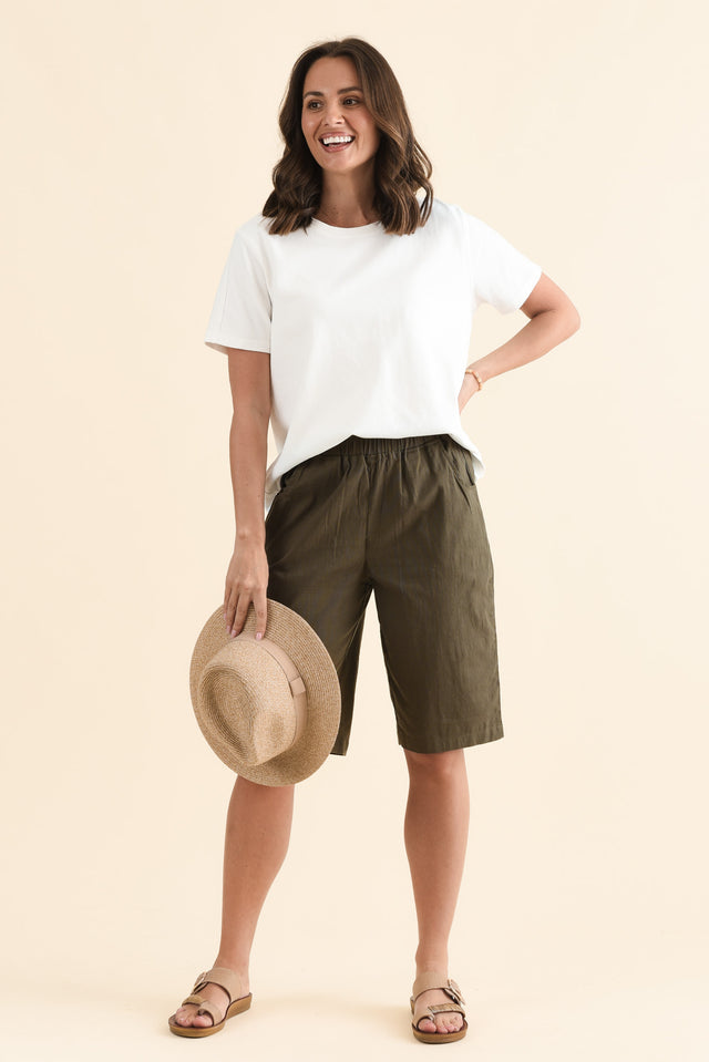 Base White Cotton Tee,Full Body,Brunette model,alt text|model:MJ image 2