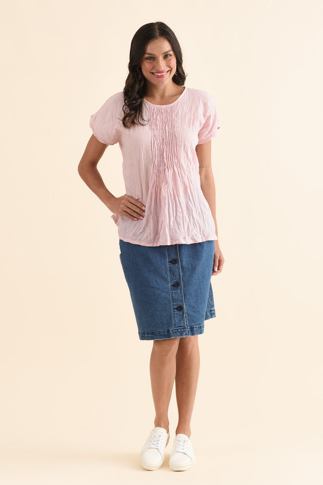 Beck Pink Crinkle Cotton Top,Full Body,Brunette model,alt text|model:Brontie