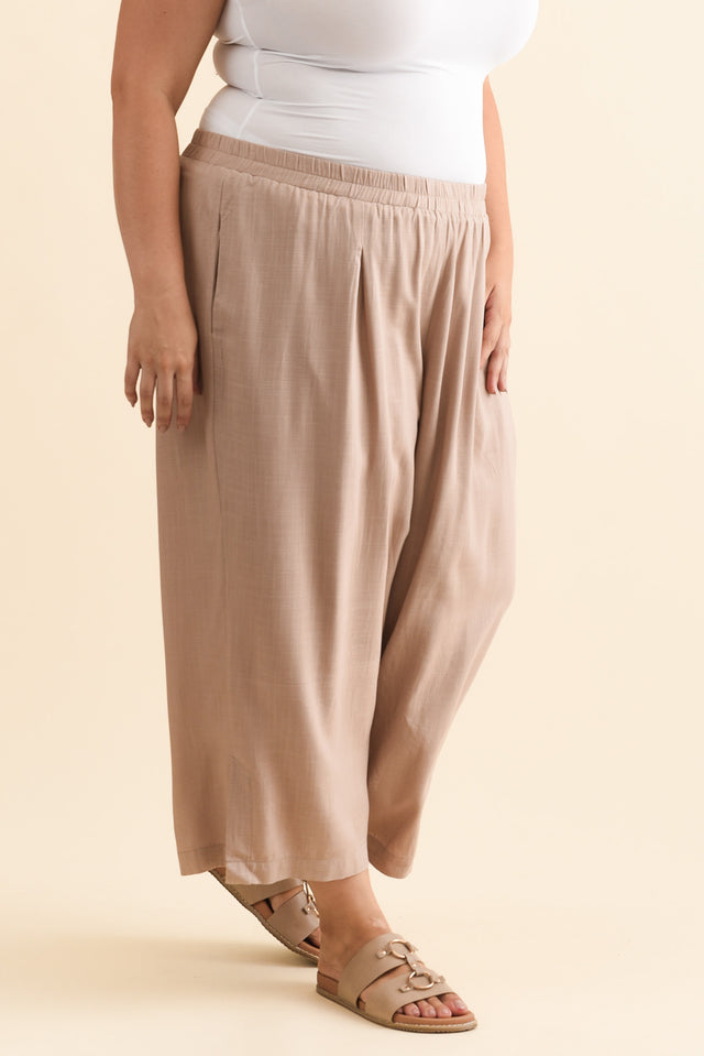 alt text|model:Gabby image 10