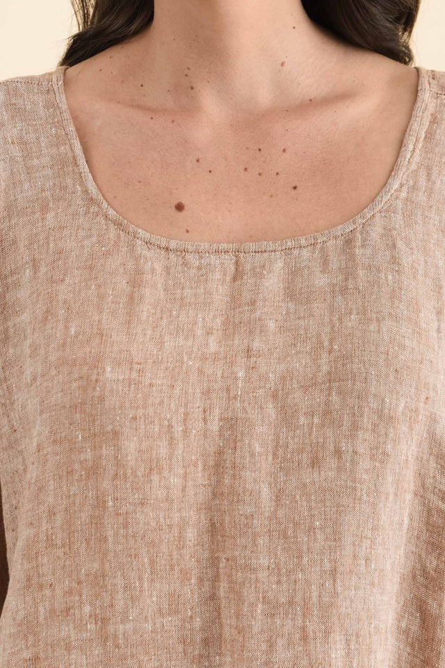 Belize Rust Linen Kaftan,Detail,Brunette model,alt text|model:MJ image 6