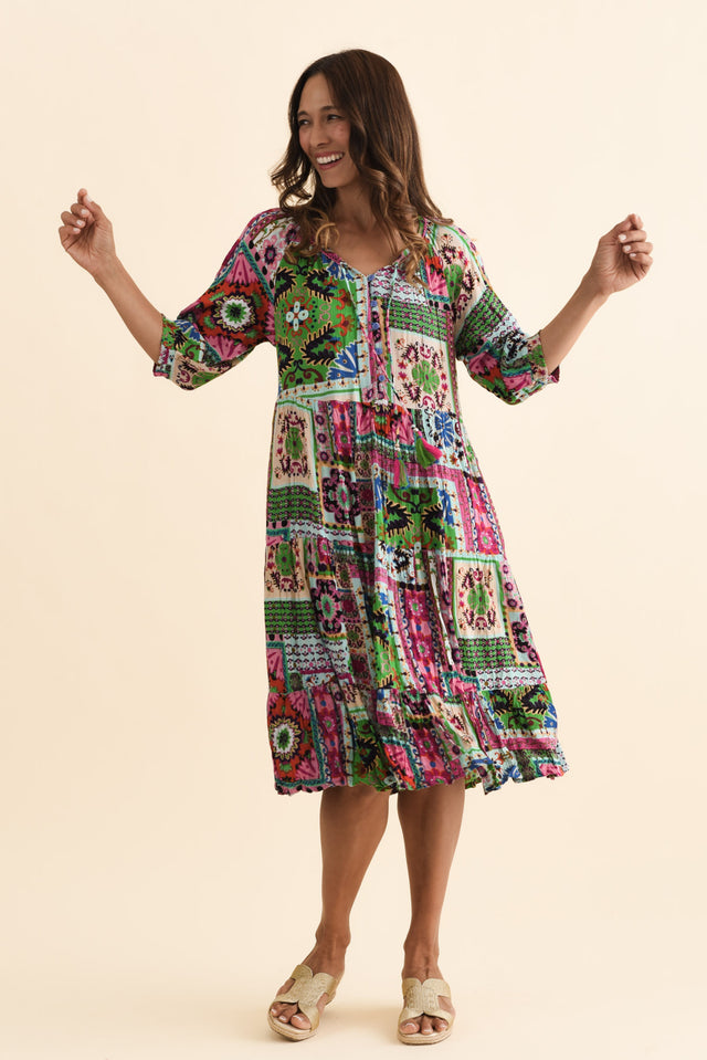 Belmira Green Abstract Pocket Dress,Brunette model,alt text|model:Cara image 3