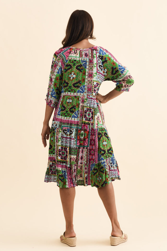 alt text|model:Cara image 4