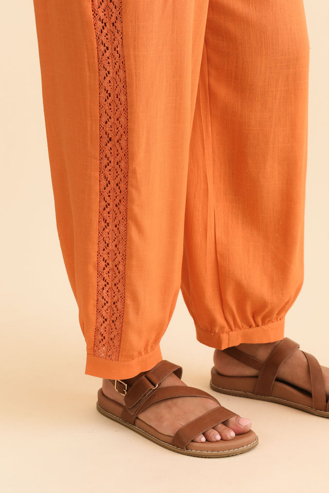 Beretta Orange Lace Linen Blend Pants,Brunette model,alt text|model:Brontie image 7