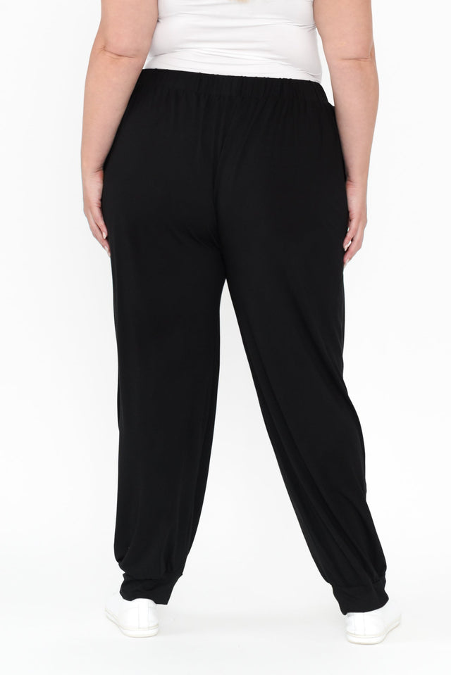 Black Bamboo Everyday Pants,Blonde model,alt text|model:Caitlin image 15