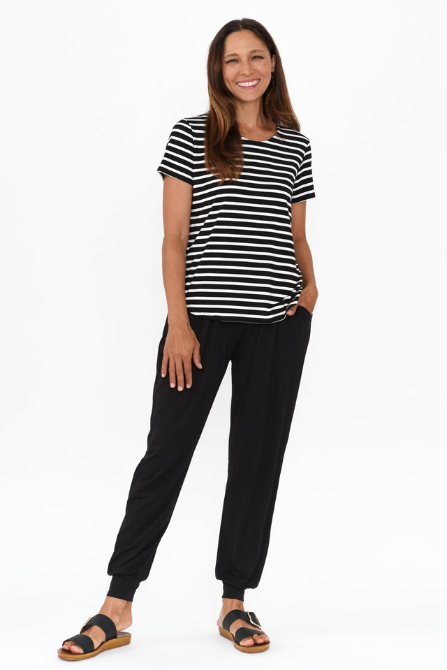 Black Bamboo Everyday Pants,Brunette model,alt text|model:Cara image 8