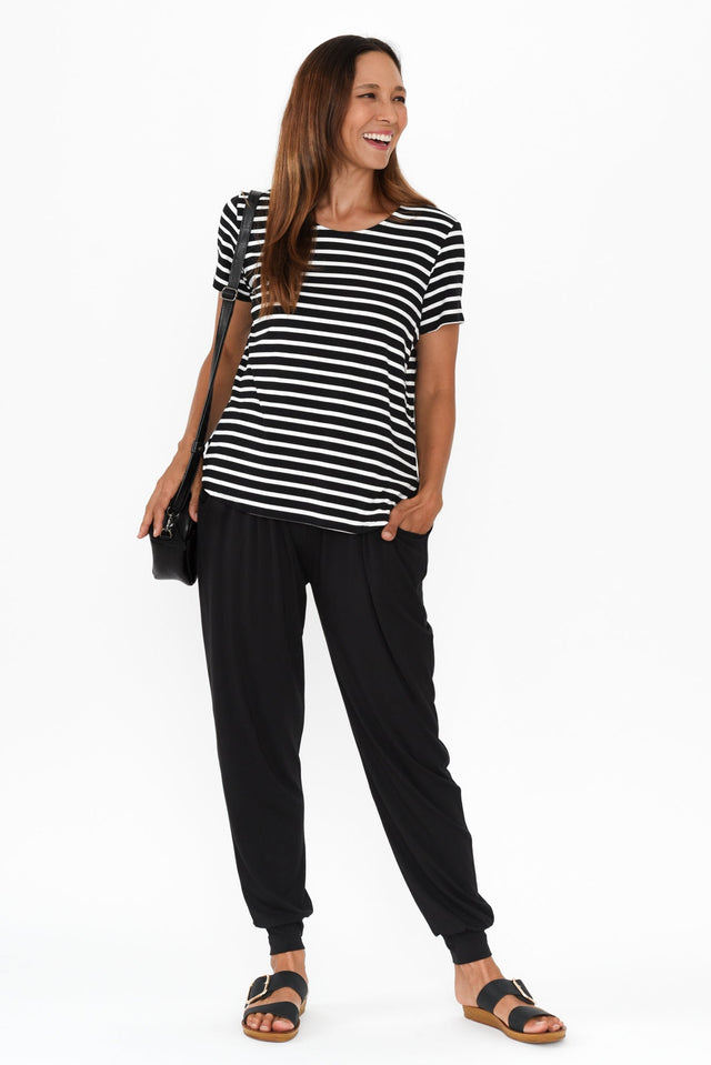 Black Bamboo Everyday Pants,Brunette model,alt text|model:Cara image 4