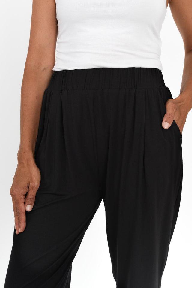 Black Bamboo Everyday Pants,Brunette model,alt text|model:Cara image 7
