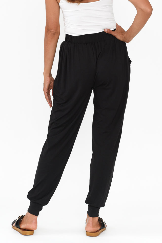 Black Bamboo Everyday Pants,Brunette model,alt text|model:Cara image 6