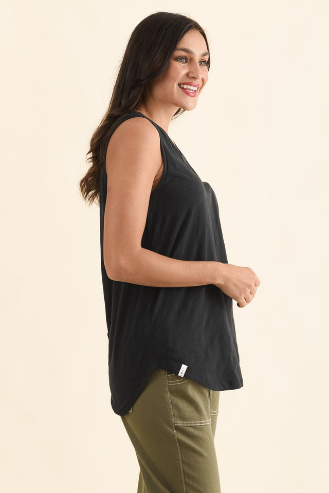 Black Cotton Scoop Tank,Side,Brunette model,alt text|model:Brontie image 5