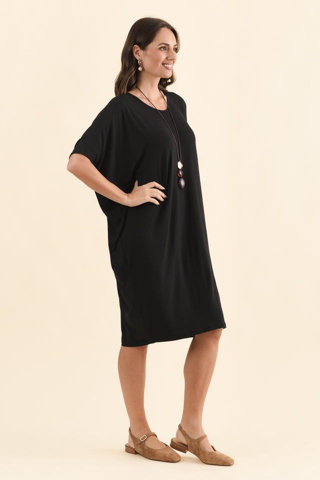 Black Maui Dress,Brunette model,alt text|model:MJ image 4