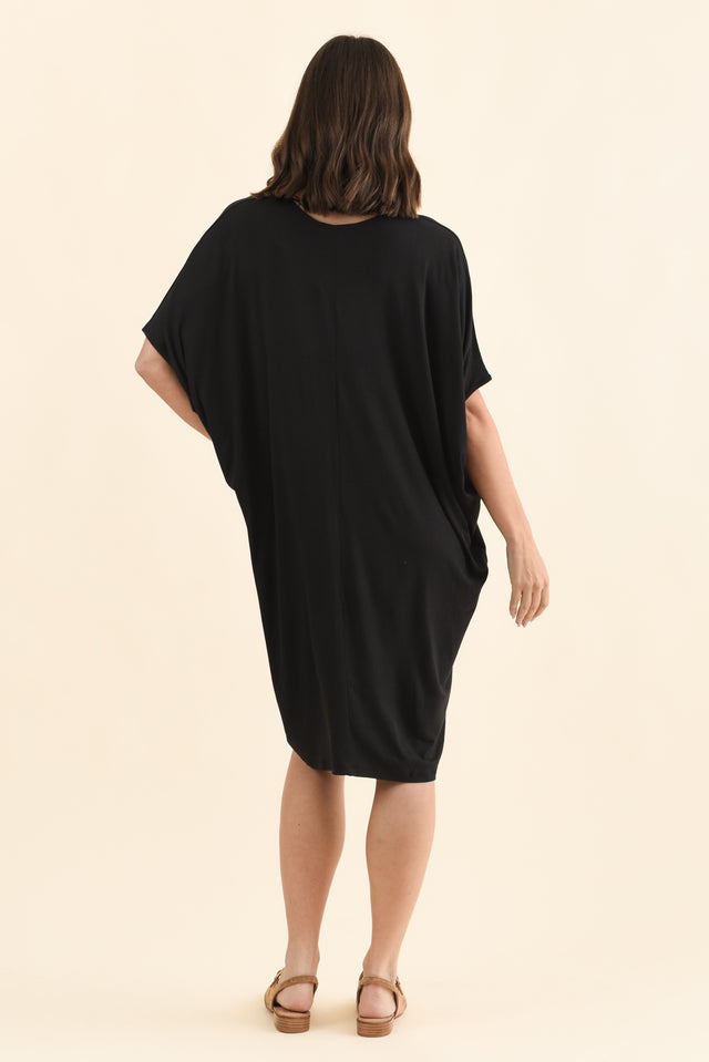 Black Maui Dress,Brunette model,alt text|model:MJ image 5