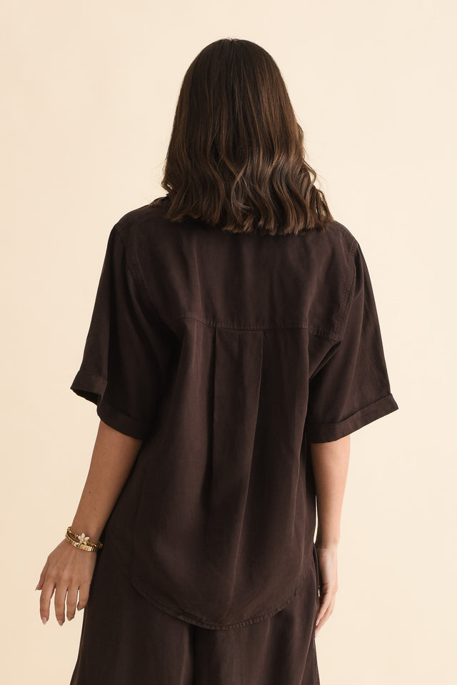 Bliss Chocolate Linen Blend Button Shirt,Back,Brunette model,alt text|model:MJ image 4