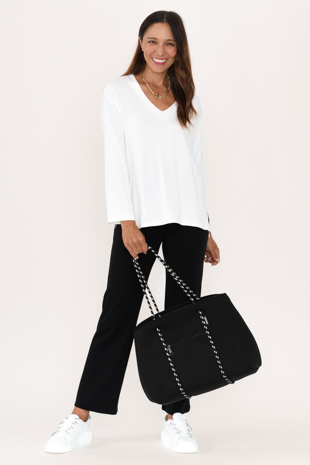 alt text|model:Cara image 3