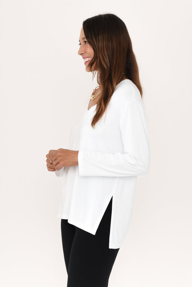 alt text|model:Cara image 4