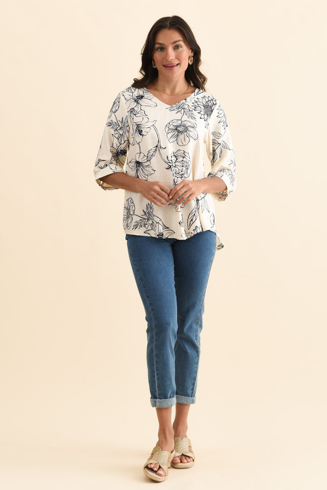 Breanne Navy Flower Button Top,Brunette model,alt text|model:Brontie image 7
