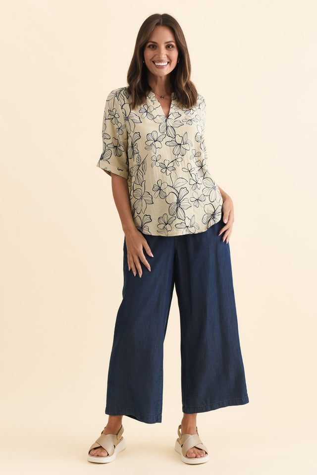 Breigh Sage Flower V Neck Top,Brunette model,alt text|model:MJ image 8