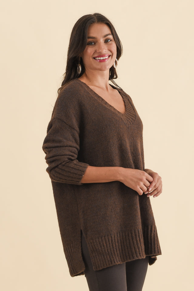 Brilla Chocolate V Neck Jumper,Brunette model,alt text|model:Brontie image 4