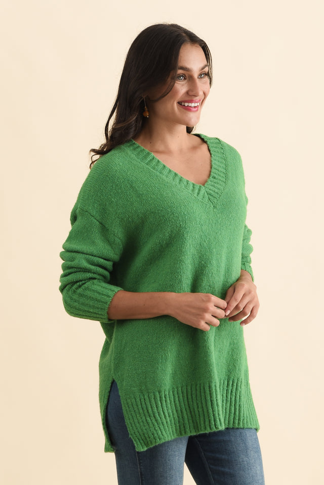 Brilla Green V Neck Jumper,Brunette model,alt text|model:Brontie image 4