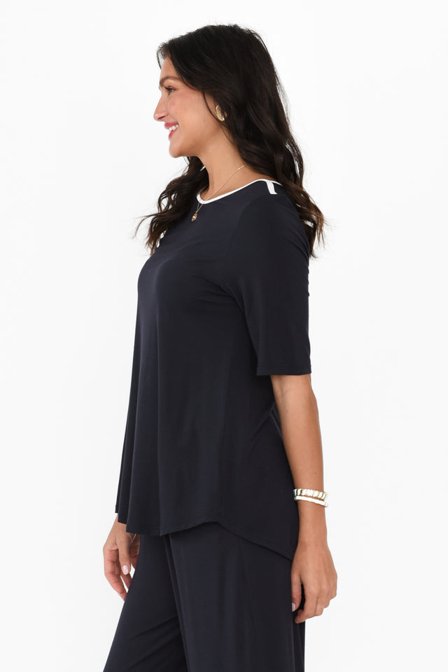 alt text|model:Brontie image 5