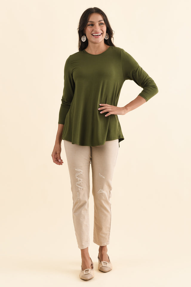 Buttery Carla Green Top,Brunette model,alt text|model:Brontie image 7