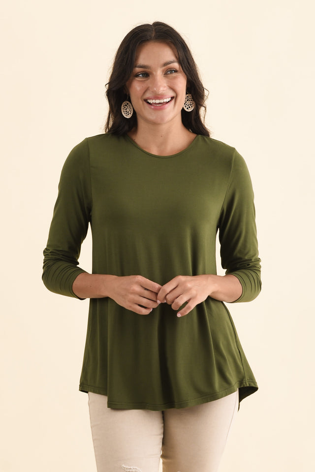 Buttery Carla Green Top,Brunette model,alt text|model:Brontie image 1