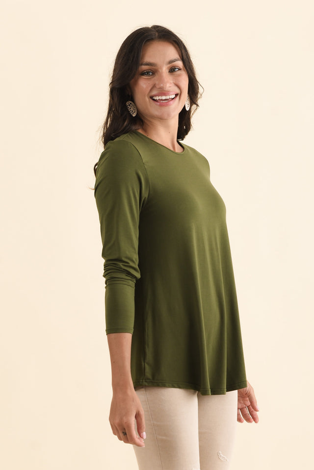 Buttery Carla Green Top,Brunette model,alt text|model:Brontie image 4