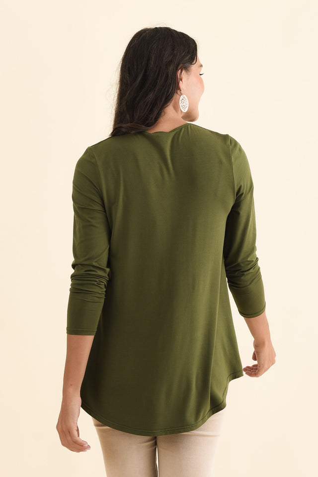 Buttery Carla Green Top,Brunette model,alt text|model:Brontie image 5