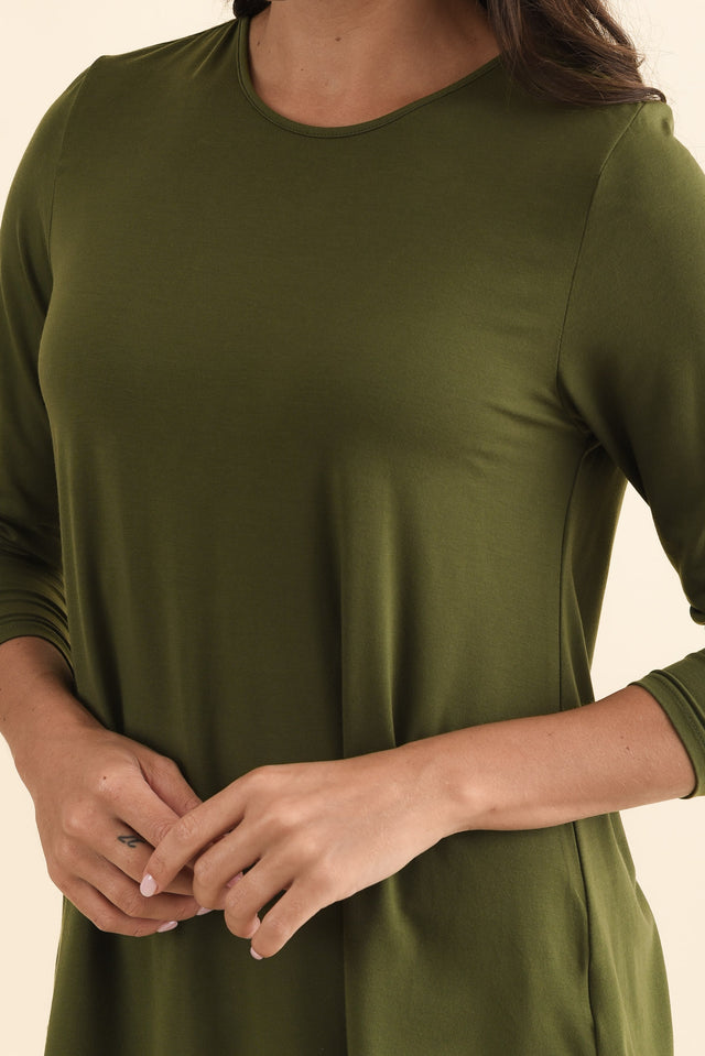 Buttery Carla Green Top,Brunette model,alt text|model:Brontie image 6