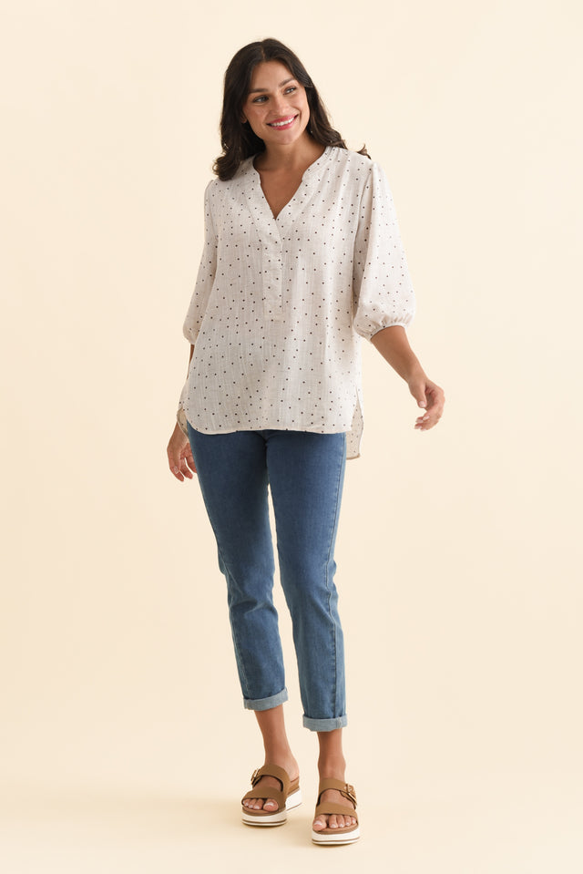 Carmin Beige Spot Linen Blend Top,Brunette model,alt text|model:Brontie image 7