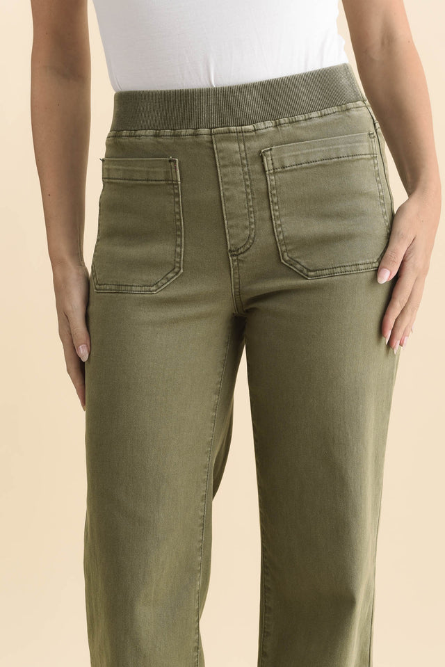 Carpenter Khaki Stretch Jeans,Brunette model,alt text|model:MJ image 5