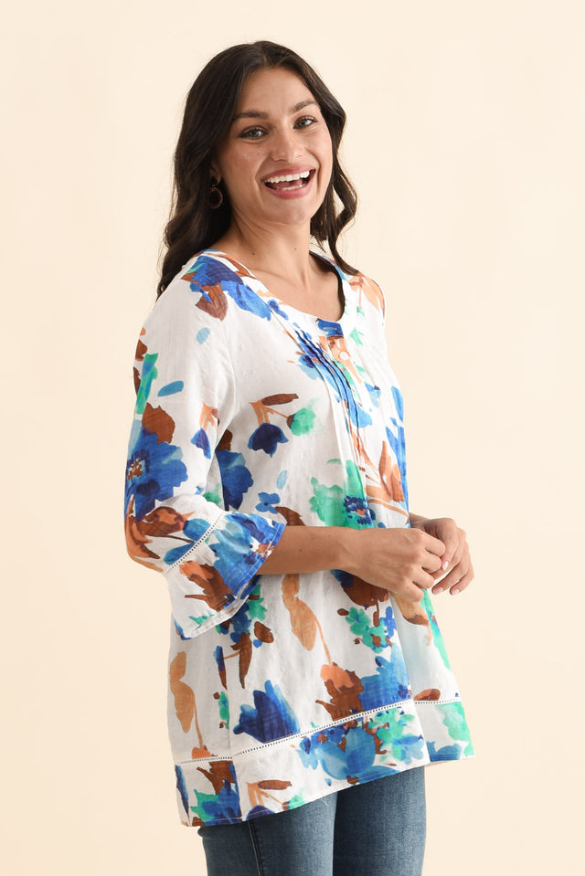 alt text|model:Brontie image 5