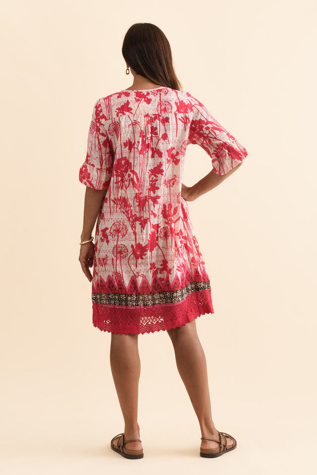 alt text|model:Cara image 4