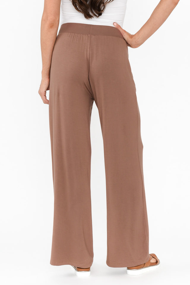 Cedric Chocolate Bamboo Pocket Pants,Brunette model,alt text|model:Elouise image 6
