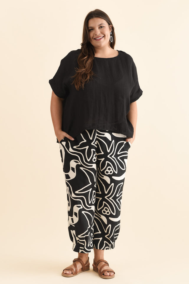 Chaya Black Linen Top,Brunette model,alt text|model:Gabby image 14