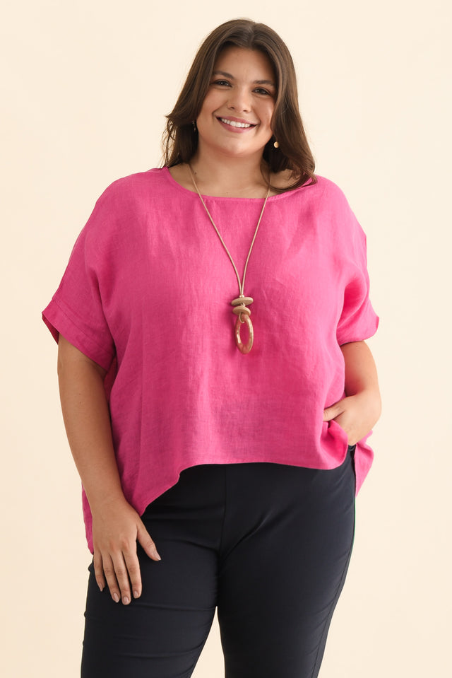 plus-size,curve-tops,plus-size-sleeved-tops,plus-size-linen-tops,alt text|model:Gabby