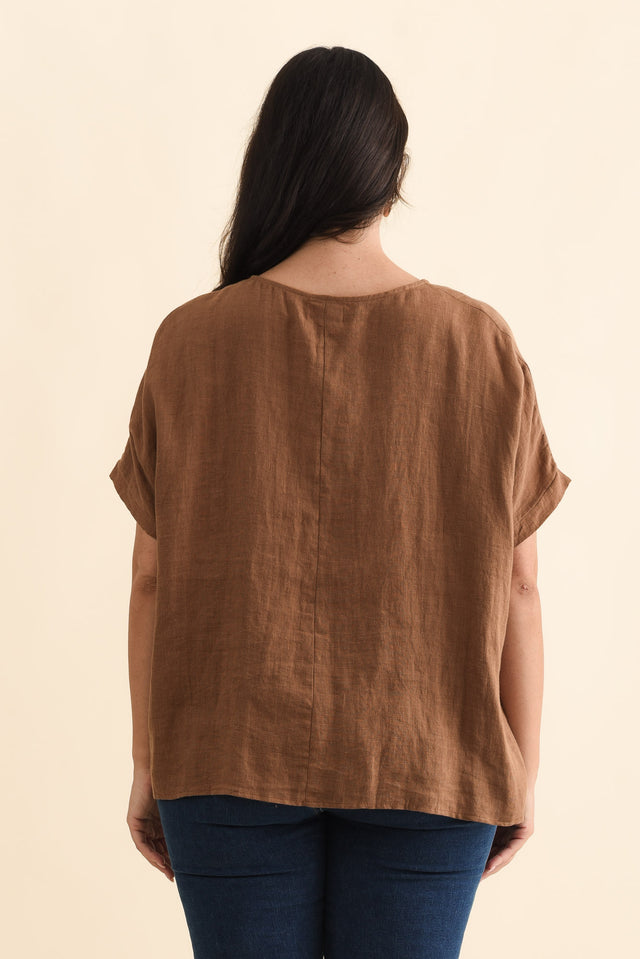 Chaya Mocha Linen Top,Brunette model,alt text|model:Emilia image 12