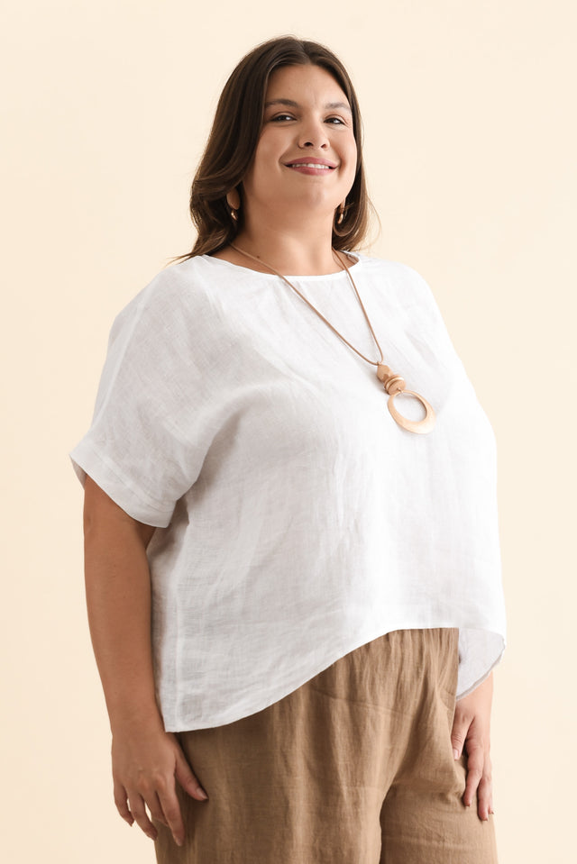Chaya White Linen Top,Brunette model,alt text|model:Gabby image 15