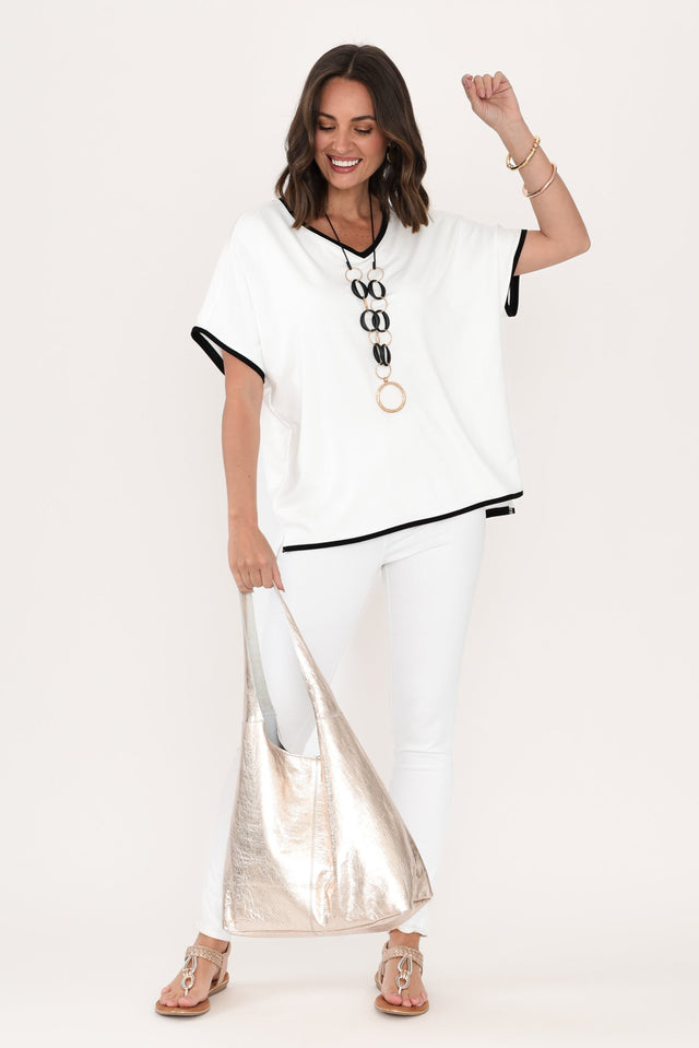 alt text|model:MJ image 3