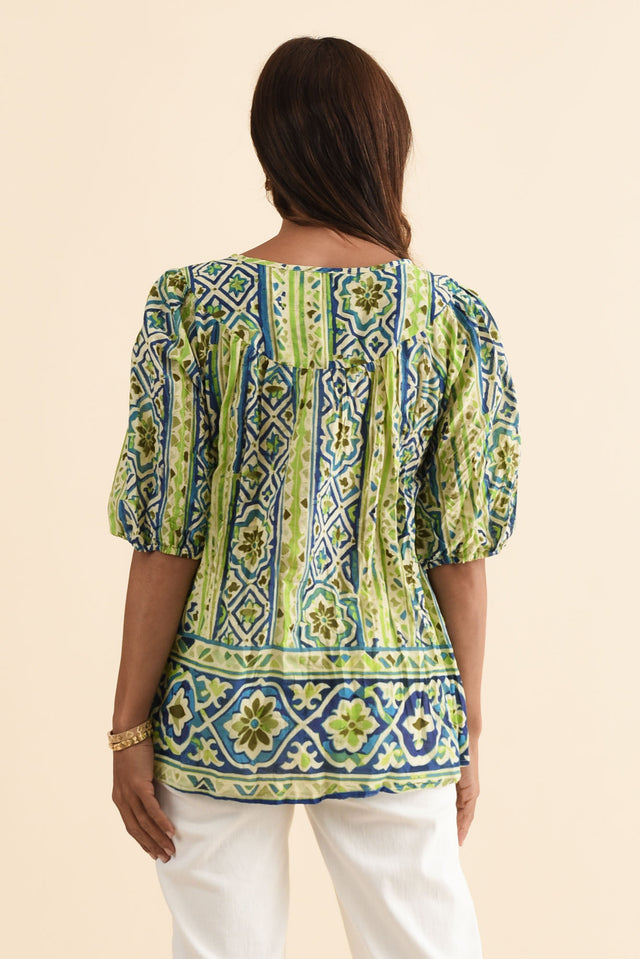 alt text|model:Cara image 4