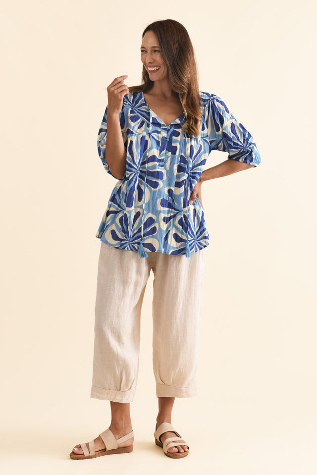 alt text|model:Cara image 7