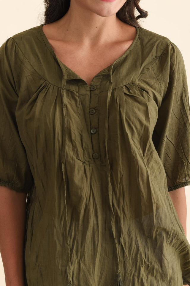 Claris Khaki Crinkle Cotton Top,Brunette model,alt text|model:Brontie image 6