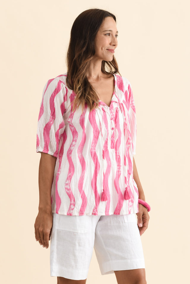 alt text|model:Cara image 4