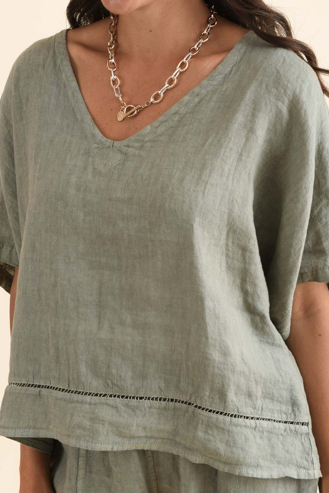 Coan Khaki Linen Trim Top,Detail,Brunette model,alt text|model:Brontie image 5