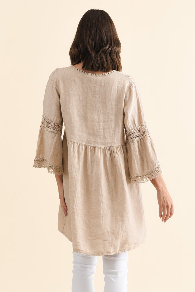 Conrad Beige Linen Lace Top,Brunette model,alt text|model:MJ image 5