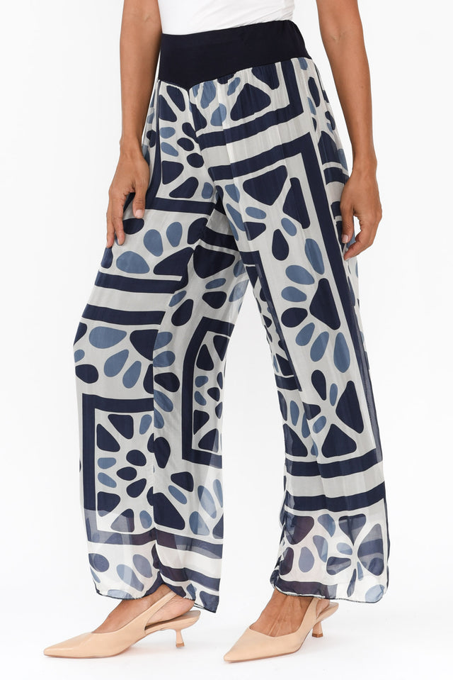 alt text|model:Cara image 5