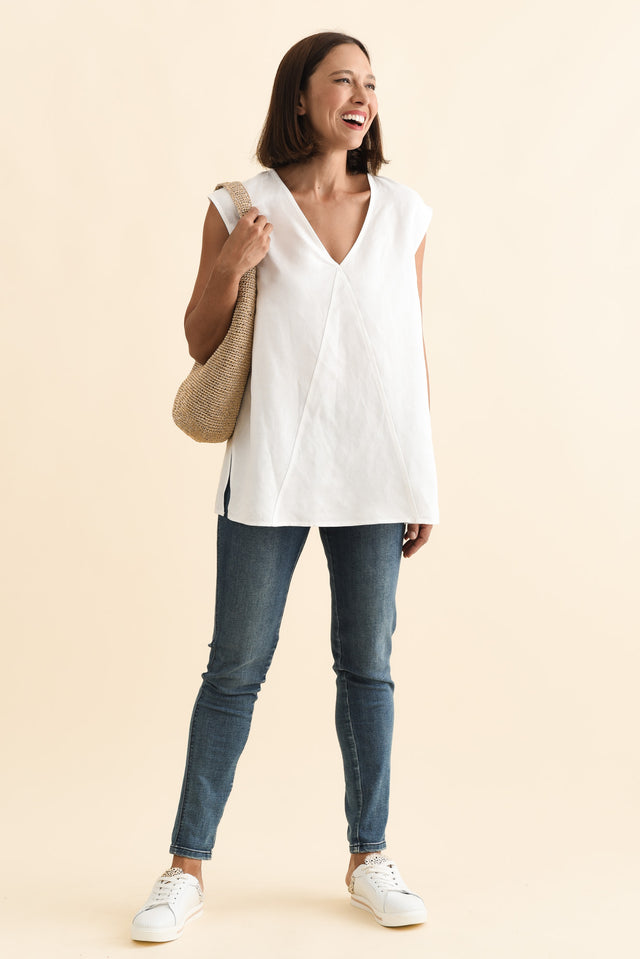 alt text|model:Cara image 3