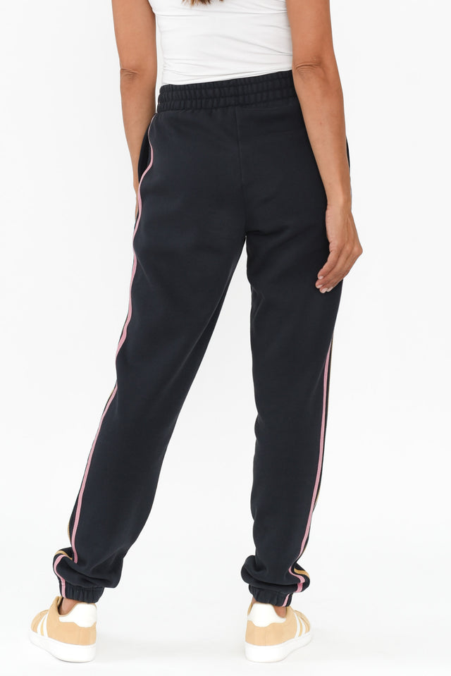 alt text|model:Cara image 4