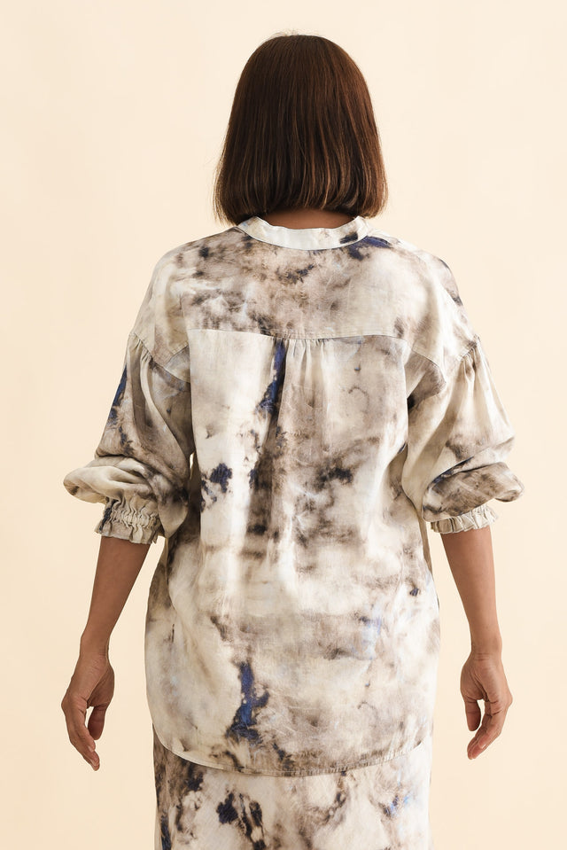 Curio Taupe Abstract Linen Blouse,Brunette model,alt text|model:Cara image 5