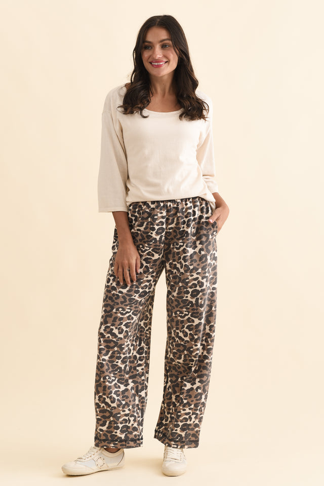 Days Brown Leopard Cotton Sweatpants,Brunette model,alt text|model:Brontie image 3