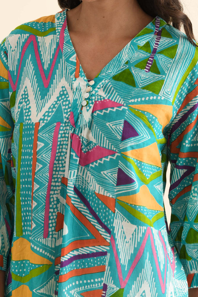 Derine Aqua Abstract Cotton Button Top,Brunette model,alt text|model:Brontie image 6